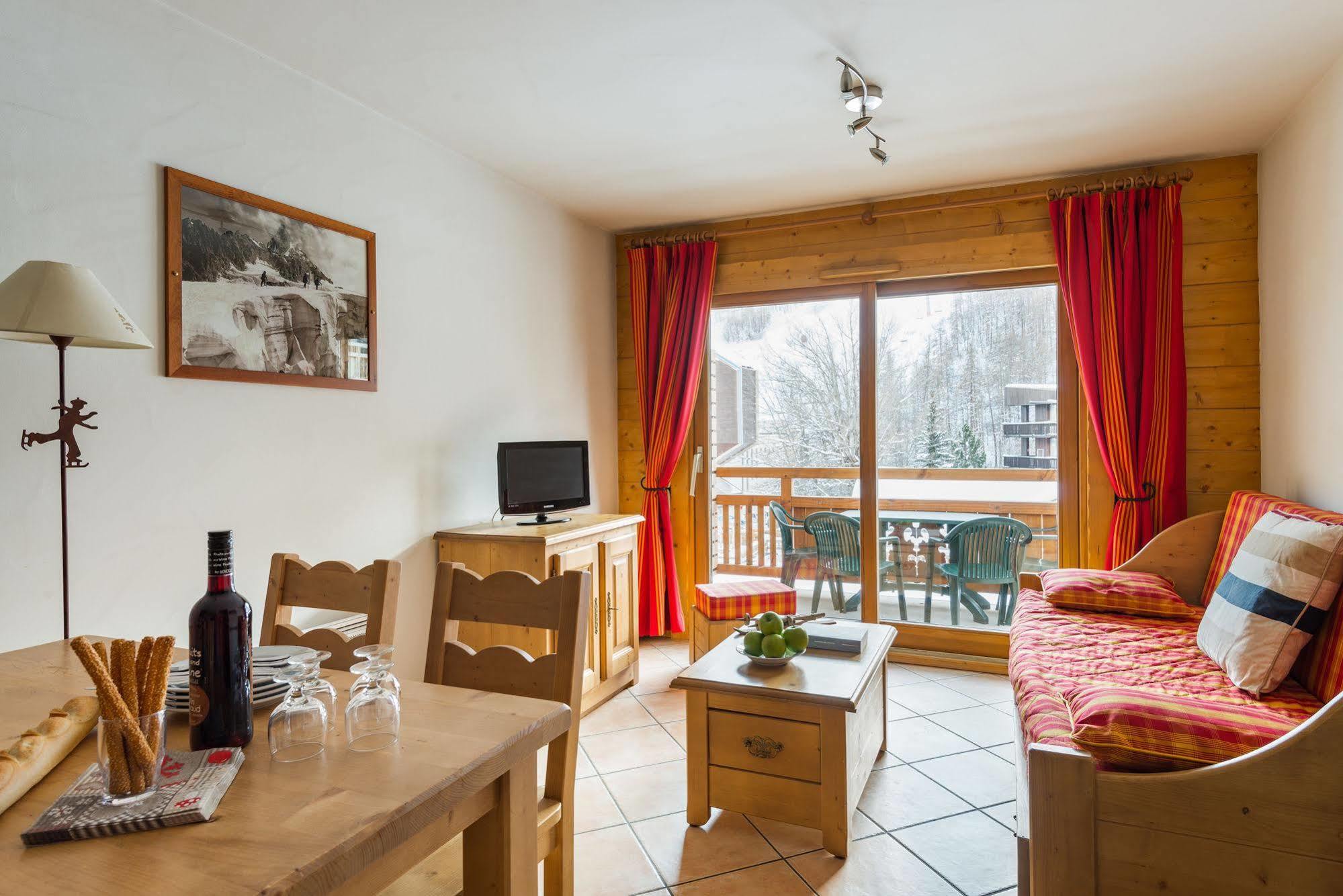 Lagrange Vacances Le Hameau Du Rocher Blanc Serre Chevalier Bagian luar foto