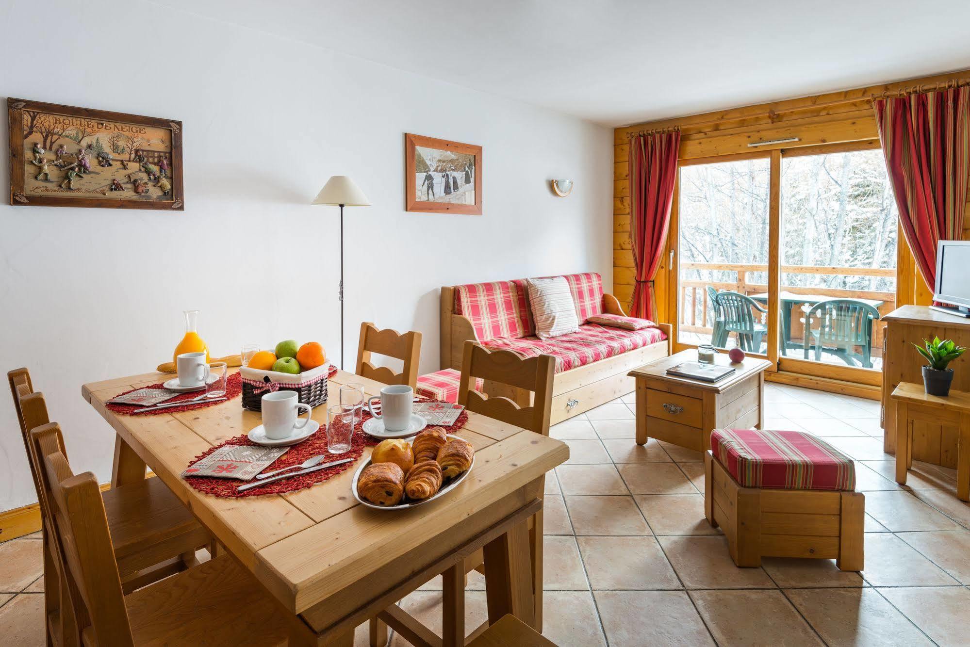 Lagrange Vacances Le Hameau Du Rocher Blanc Serre Chevalier Bagian luar foto