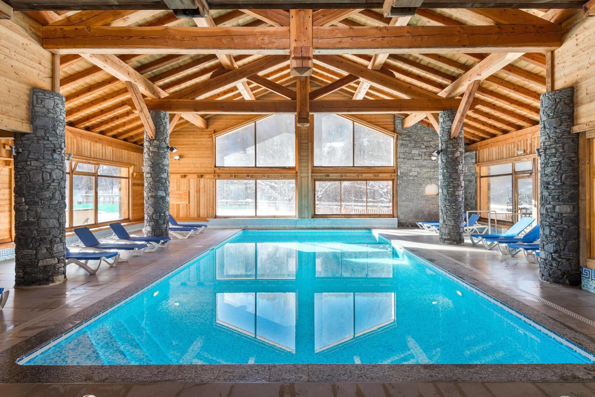 Lagrange Vacances Le Hameau Du Rocher Blanc Serre Chevalier Bagian luar foto